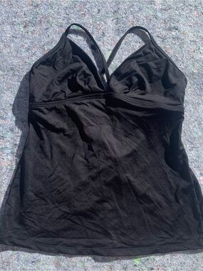 Cute Patagonia black stretch blend open keyhole back activewear top